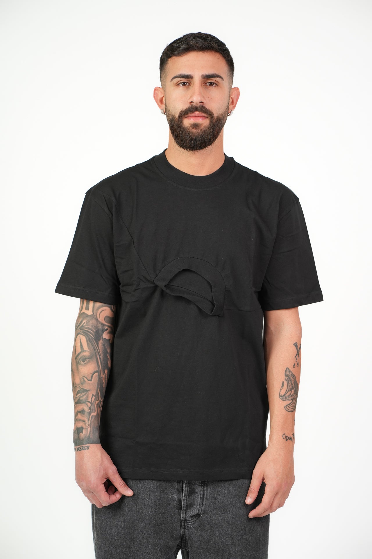 T-Shirt Doppio Collo Nera