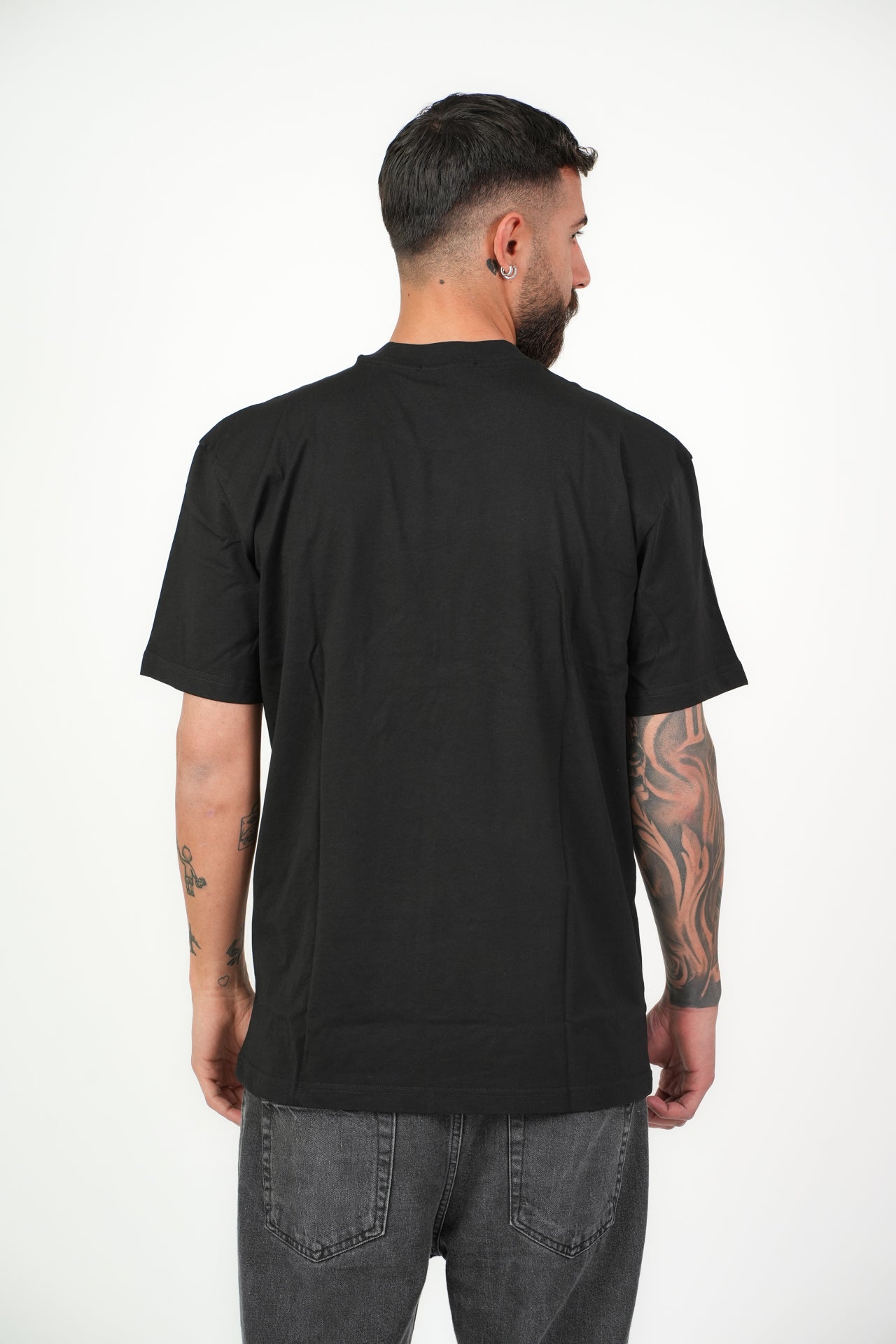 T-Shirt Doppio Collo Nera